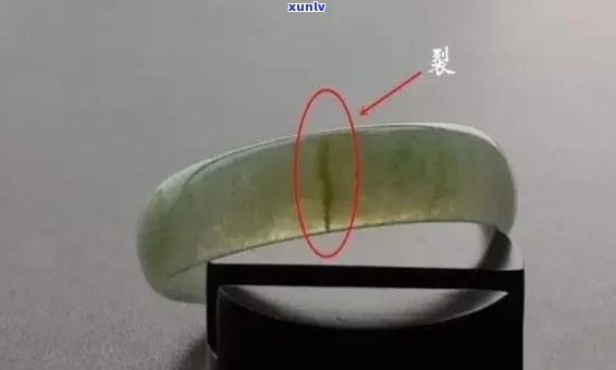 黄翡翠念珠有裂痕正常吗？解析图片中的现象