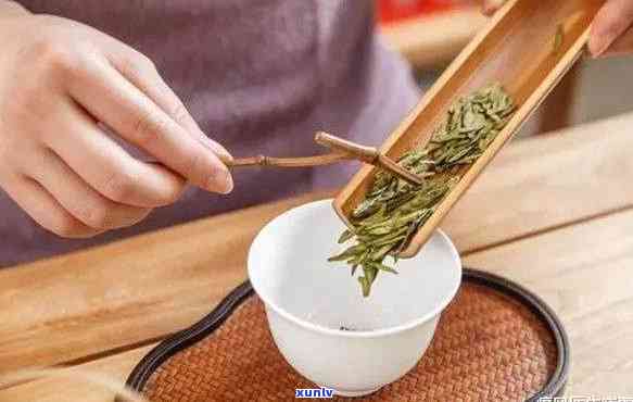 痛风不能喝茶叶茶吗为什么，解惑：痛风患者是否适合饮用茶叶茶？