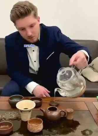 外国人喜欢喝茶嘛，探讨外国人的饮茶惯：他们是否真的喜欢喝茶？