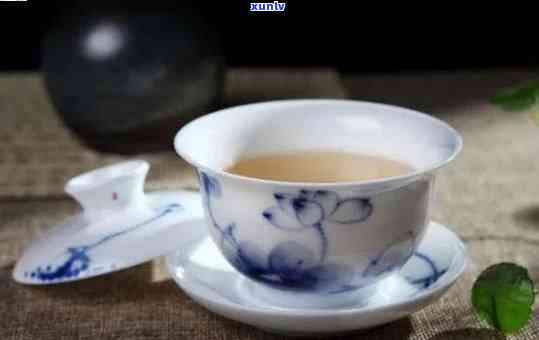 瓷杯能泡茶吗，瓷杯：适合泡茶的选择吗？