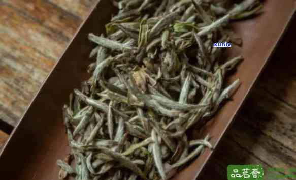 白毫银针冲泡后茶叶的颜色，白毫银针：冲泡后的茶叶颜色解析