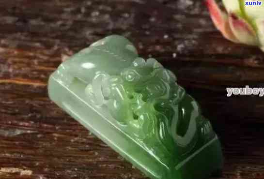 颜色发青的玉石值钱吗？详解其品种与价格