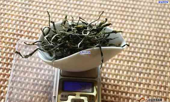 探究冰岛茶：从茶颜色到茶梗的全面解析