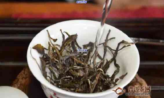 冰岛熟茶与生茶的区别：口感、图片全面解析