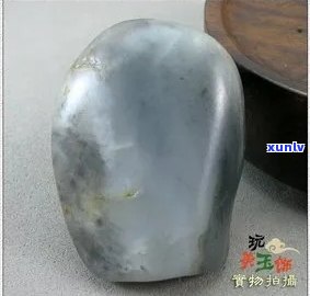 青花玉原石价格表和图片，探寻美丽的自然珍宝：青花玉原石价格表与精美图片一览