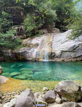 黄山旅游买翡翠的价格：多少钱一克、一个和一条？翡翠谷是否包含在黄山门票内？了解黄山翡翠旅游度假村和本地人门票价格！