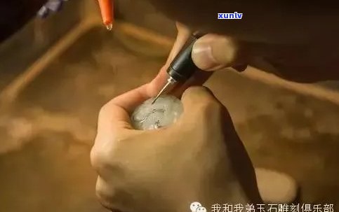 雕翡翠用什么工具？翡翠雕刻常用工具与技巧全解