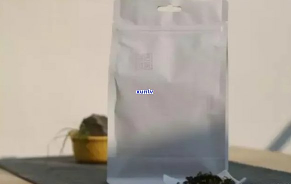 翡翠项链搭配技巧：如何选择与戴出优雅风范