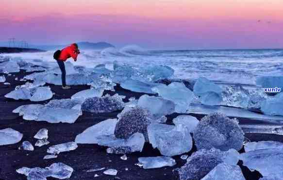 冰岛水晶沙滩：揭秘其位置、产地及特色颜色——钻石沙滩与冰沙滩的区别