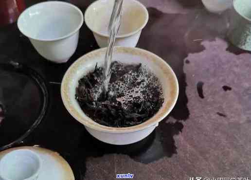 冲茶叶为什么有沫子，揭秘茶叶沫子：冲茶时为何会产生泡沫？