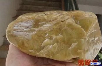 黄色的石头是玉吗，黄玉石：黄色的石头就是玉吗？