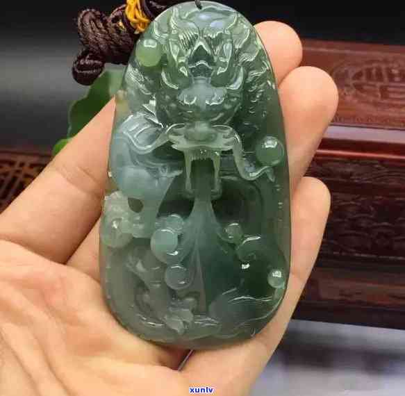 黄翡翠龙牌图片大全，精美绝伦！黄翡翠龙牌图片大全，让您一饱眼福！