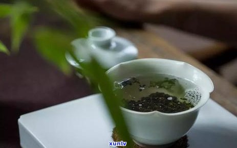 冰岛老寨的茶：揭秘茶王树年龄、价格背后的原因，是否需要直播？解析黄条白芽的特点与茶树的故事