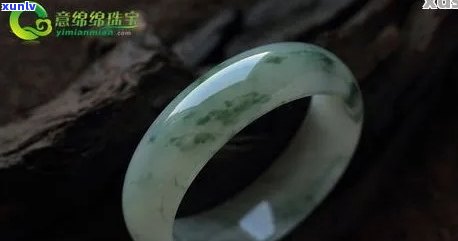 翡翠飘花镯子什么价位，探究翡翠飘花镯子的价格范围与选购技巧