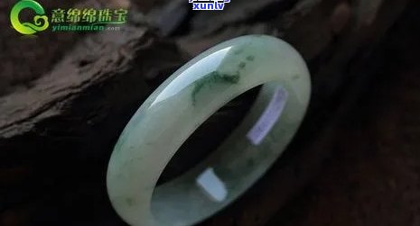 飘花冰种翡翠手镯图片：冰种飘花与翡翠哪种贵？7000元的冰种飘花手镯贵吗？如何鉴别冰种飘花手镯真伪？