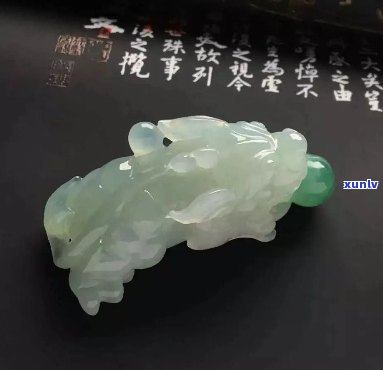 飘绿白色翡翠瑞兽-翡翠飘绿的好还是白色的好