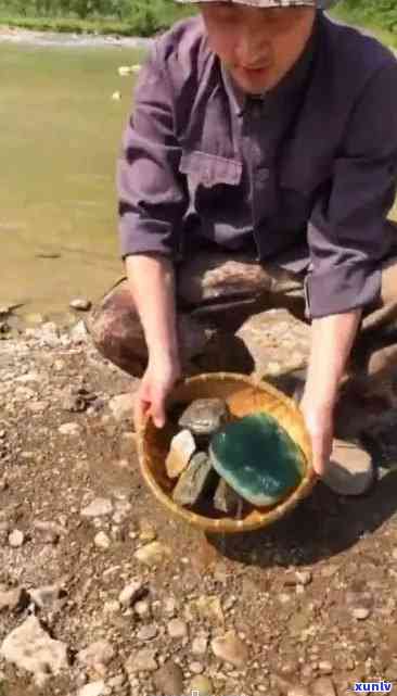 有鹅卵石的河里会有翡翠吗，寻找翡翠：在有鹅卵石的河中有可能找到吗？