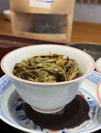 冰岛茶王拍卖，冰岛茶王：一场引人注目的茶叶拍卖宴