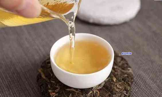 冰岛熟茶生茶哪个甜，口感对比：冰岛熟茶和生茶的甜度差异