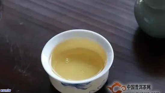 老班章茶水颜色，老班章茶水：色彩的故事