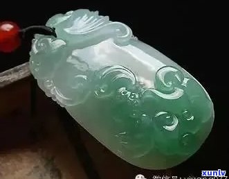 翡翠吊牌尺寸标准及价格揭秘，怎么配好看