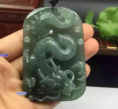 高端仿古翡翠龙牌值钱吗？翡翠龙牌寓意与挂件图片