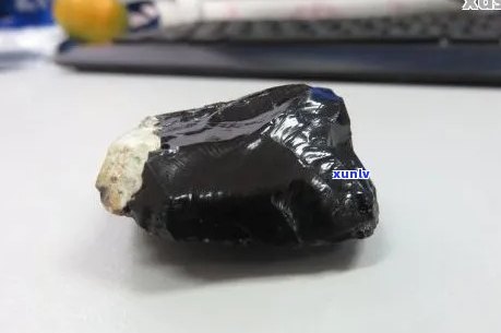 黑玛瑙石真的不透光吗？为您揭秘黑色玛瑙石的透光特性