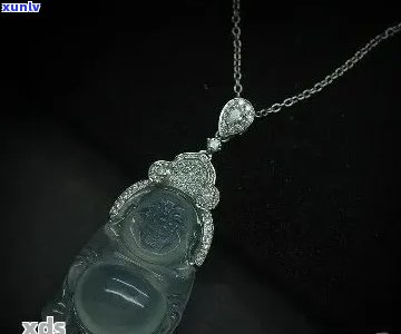 高冰翡翠佛：璀璨夺目的佛教艺术珍品