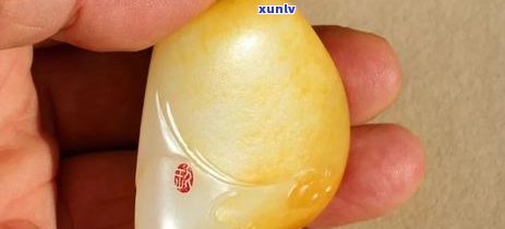 黄皮籽料与黄沁籽料差异、优劣及价格对比：全皮黄沁籽料详解