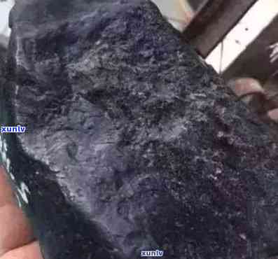 黑皮翡翠原石的主要矿口有哪些-黑皮翡翠原石的主要矿口有哪些地方