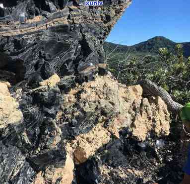 黑曜石的神秘之旅：从火山熔岩到现代工艺品