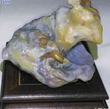 探索阿拉善戈壁：玛瑙奇石的魅力与价值