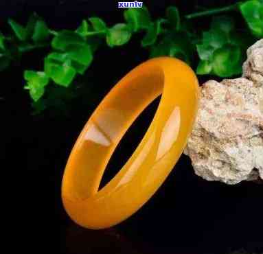 黄龙玉手镯佩戴技巧：如何选择和搭配戒指？