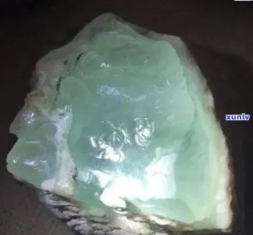 镶银飘花翡翠耳环多少钱：探究价格与品质之间的关系