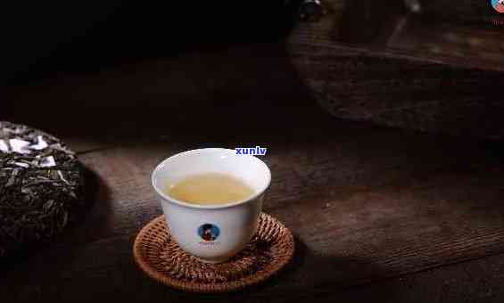 晚上喝普洱茶好还是白茶好？哪个更适合呢？