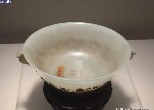 乾隆时期白玉错金宝石镶嵌文物在博物院故宫展出，价值连城