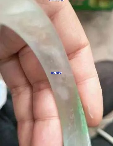 酸洗翡翠：潜在的健康风险与选择注意事项