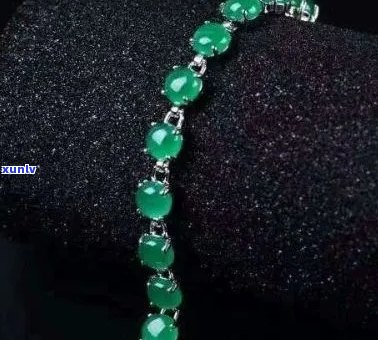 翡翠锦鲤手链的独特寓意与象征价值：不仅仅是佩戴的装饰品
