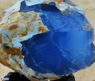 阳山翡翠原石蓝色种类详解：如何区分不同颜色的蓝宝石？