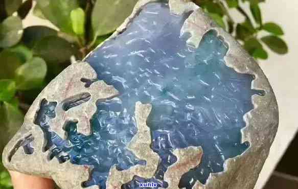 阳山翡翠原石蓝色值钱吗？阳山翡翠湾的蓝色翡翠原石价格解析