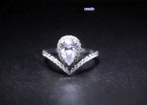 闪耀水滴形钻石戒指，独特设计彰显品味