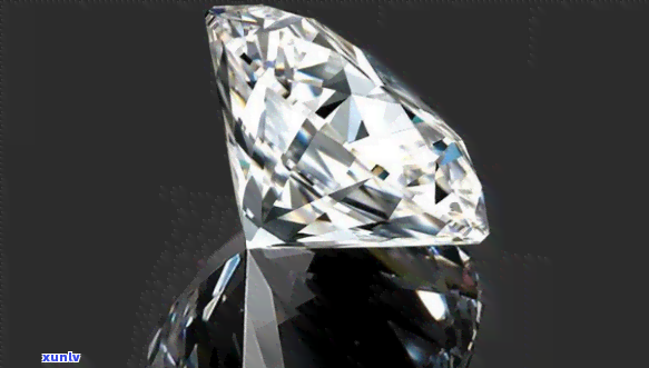 钻石与玉石：价值比较与选择指南