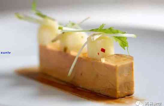 翡翠酱的创新做法：鹅肝酱与烧豆腐的完美融合