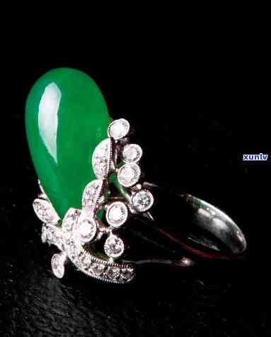 醴陵特色玉石珠宝戒指：翡翠珍品欣赏与价格解析