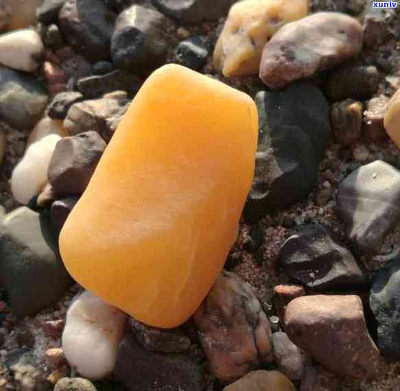 新疆金丝玉青花籽料：巴巴和田市场上的独特珍品