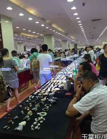 重庆翡翠购物指南：寻找优质玉石的更佳地点和市场