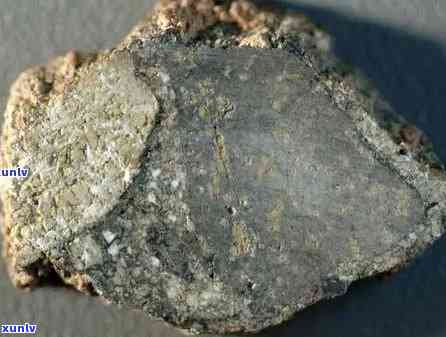钠铬辉石与翡翠：一种新型的矿物鉴别与比较