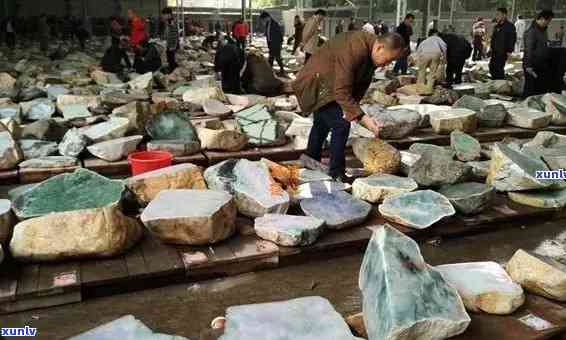 郑州翡翠原石场：毛料质量、价格、购买指南一应俱全