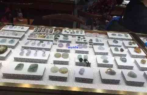 重庆特色翡翠饰品购物指南：探寻城市中的玉石宝藏地
