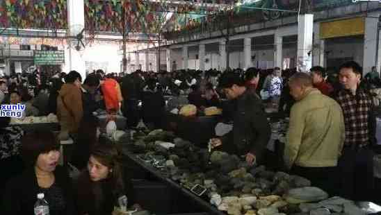 重庆卖翡翠玉石店进货地，重庆翡翠玉石原石场，重庆哪里买翡翠。